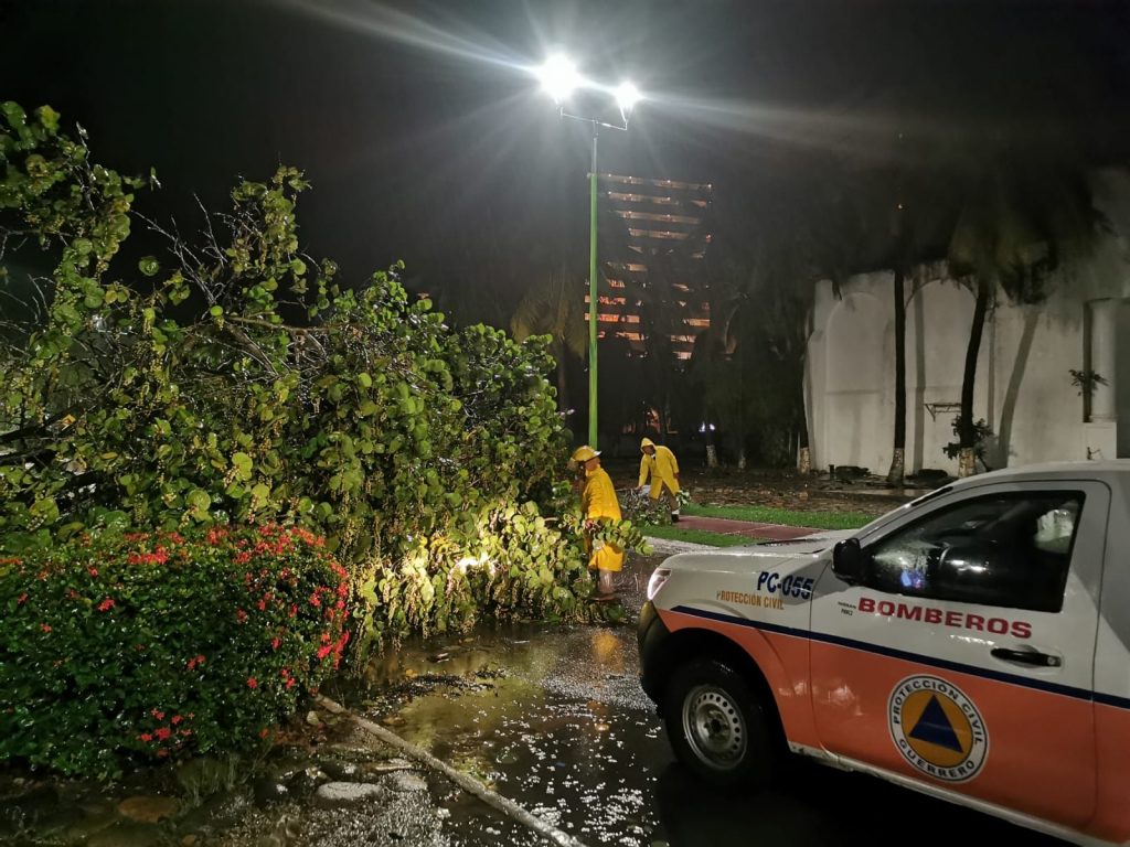 Gobierno de Guerrero atiende afectaciones ante la presencia del huracán Rick