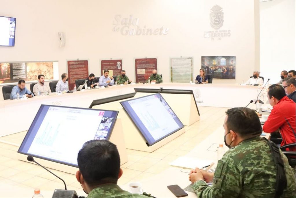 La gobernadora Evelyn Salgado Pineda, encabezó la reunión de la Mesa Estatal para la Construcción de la Paz, junto con mandos militares y autoridades de estatales.