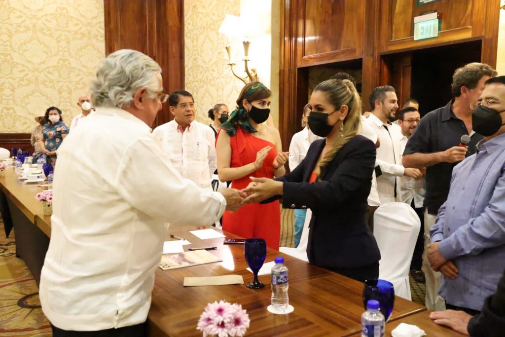 El gremio notarial en Guerrero está fuerte y está unido para el bienestar de nuestro pueblo: Evelyn Salgado