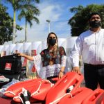 Entrega Evelyn Salgado equipamiento y uniformes a la Promotora de Playas Acapulco