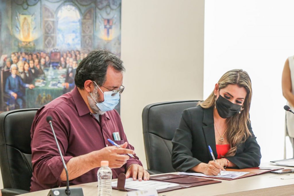 Gobierno del Estado y CFE firman convenio para dotar de internet gratuito a 60 municipios de Guerrero