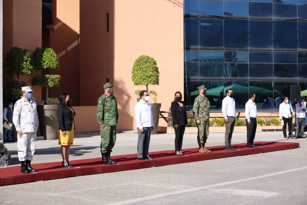 Encabeza Evelyn Salgado ceremonia cívica de izamiento de Bandera Monumental en Chilpancingo