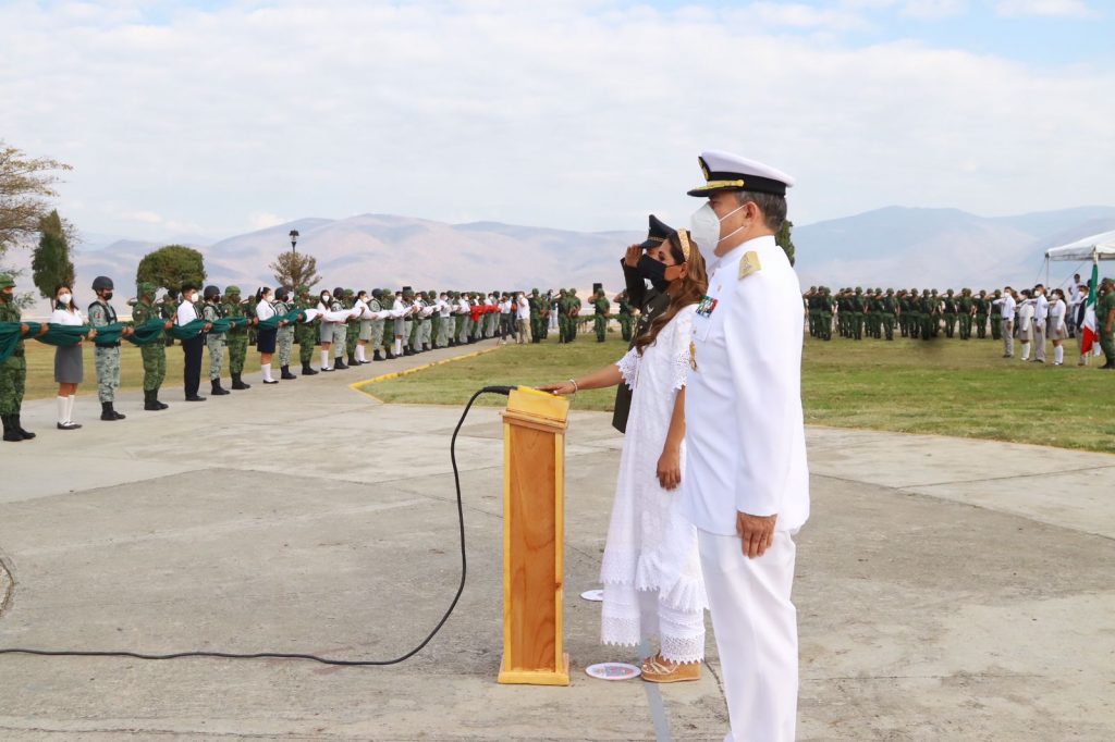 Conmemora Evelyn Salgado Pineda Día de la Bandera desde el Cerro del Tehuehue en Iguala