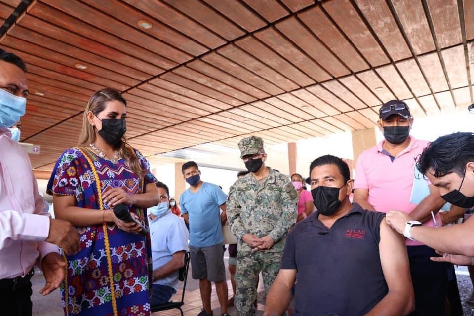 Invita Evelyn Salgado a la población a que acuda a vacunarse y completar su esquema