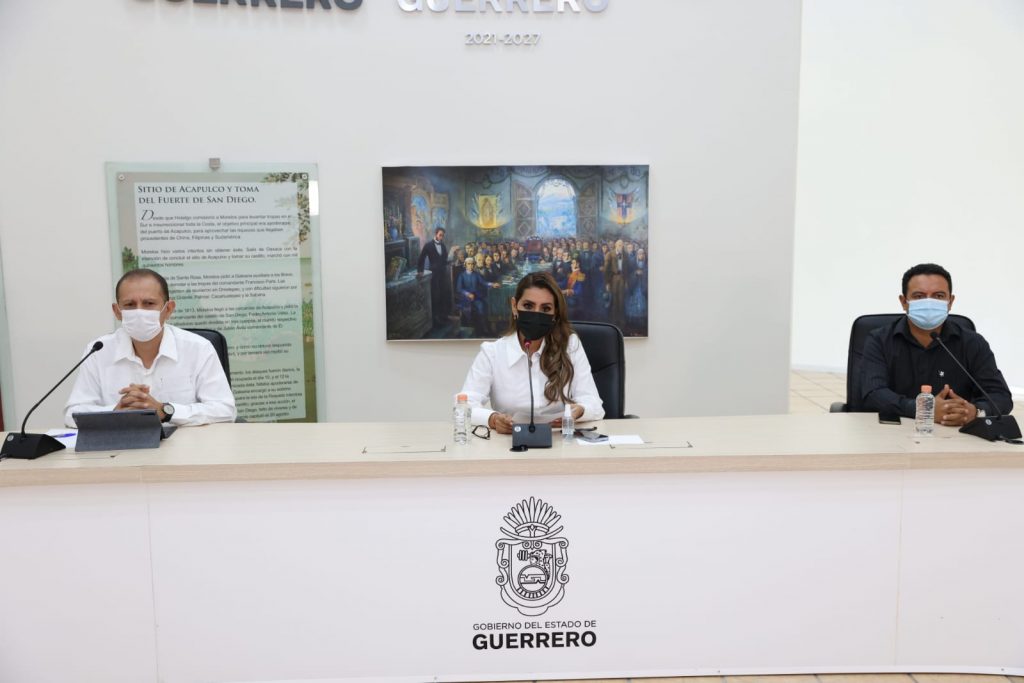 La gobernadora Evelyn Salgado llama a los guerrerenses a recibir la vacuna y respetar las restricciones en actividades no esenciales