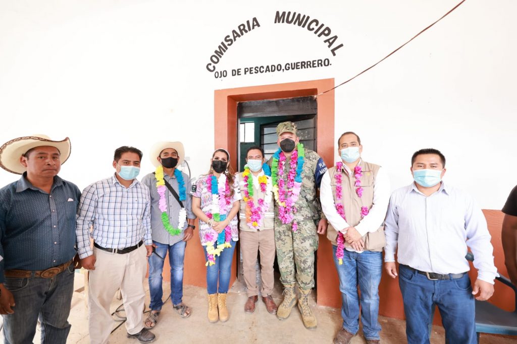 Supervisa gobernadora Evelyn Salgado punto de vacunación itinerante en la comunidad Ojo de Pescado en la Montaña Alta de Guerrero