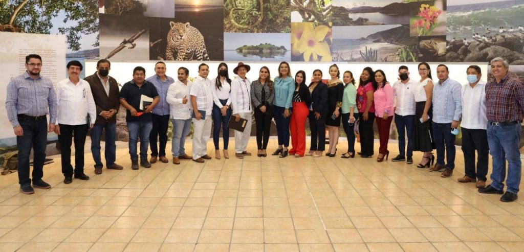 La gobernadora Evelyn Salgado Pineda, acompañada por el Secretario General de Gobierno, Ludwig Marcial Reynoso, sostuvo un encuentro con diputadas y diputados locales de la Fracción Parlamentaria de Morena