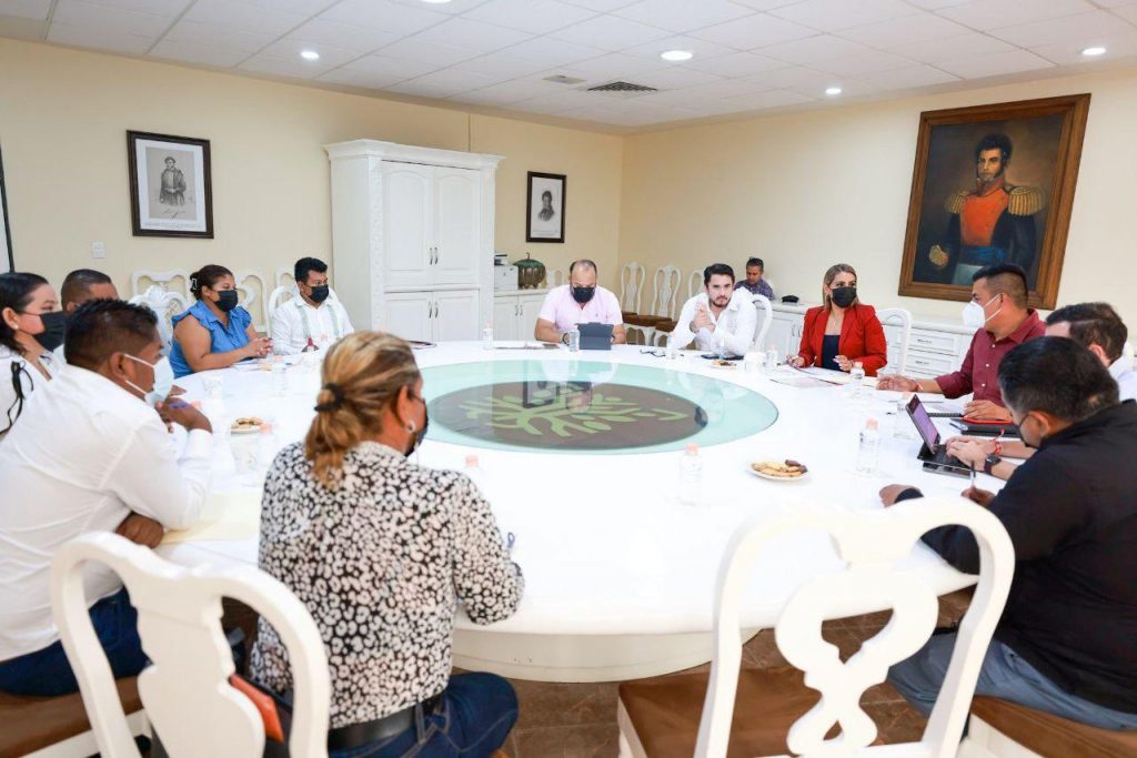 La gobernadora Evelyn Salgado Pineda atendió a representantes de las Preparatorias Populares de la Universidad Autónoma de Guerrero