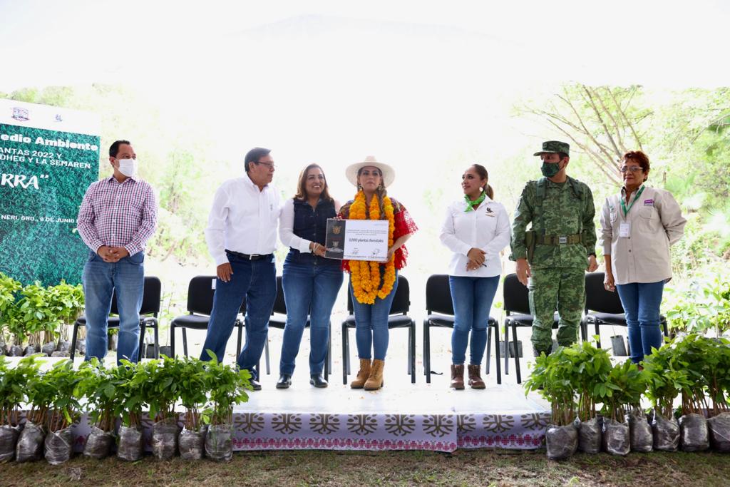 Encabeza Evelyn Salgado actividad de reforestación y entrega 7 mil 500 plantas a municipios de Eduardo Neri, Leonardo Bravo y Atlixtac