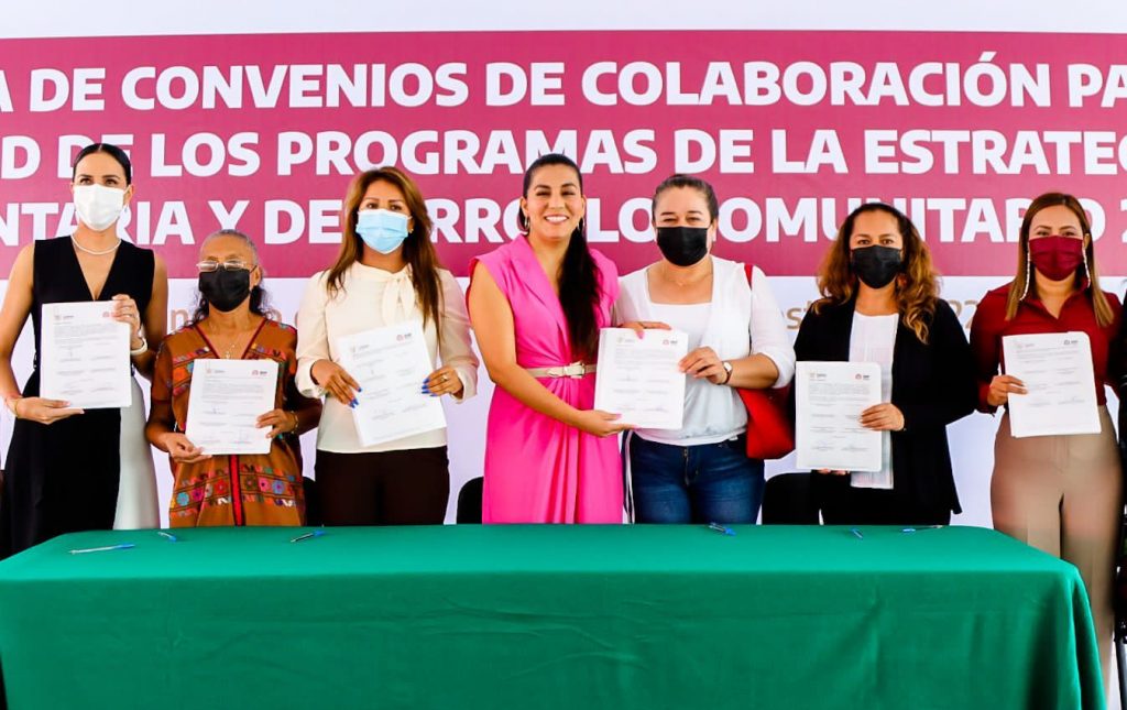 Encabeza Liz Salgado firma de convenios del programa alimentario del DIF Guerrero con los 81 municipios