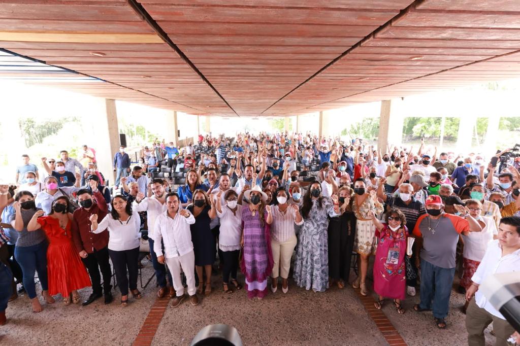 Entrega Evelyn Salgado apoyos del Programa Pensión Guerrero a adultos mayores de 63 y 64 años