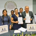 El titular de la SEFINA Raymundo Segura, en representación de la gobernadora Evelyn Salgado Pineda, entregó al Congreso local el Paquete Económico 2023