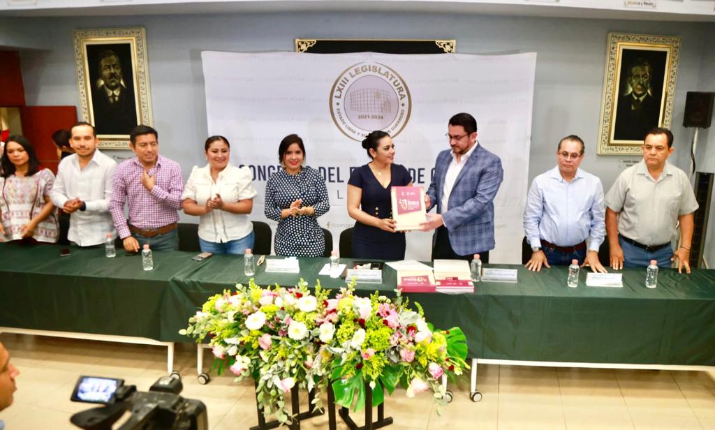 Entrega Ludwig Reynoso el Primer Informe de Gobierno de Evelyn Salgado Pineda al Congreso del Estado de Guerrero