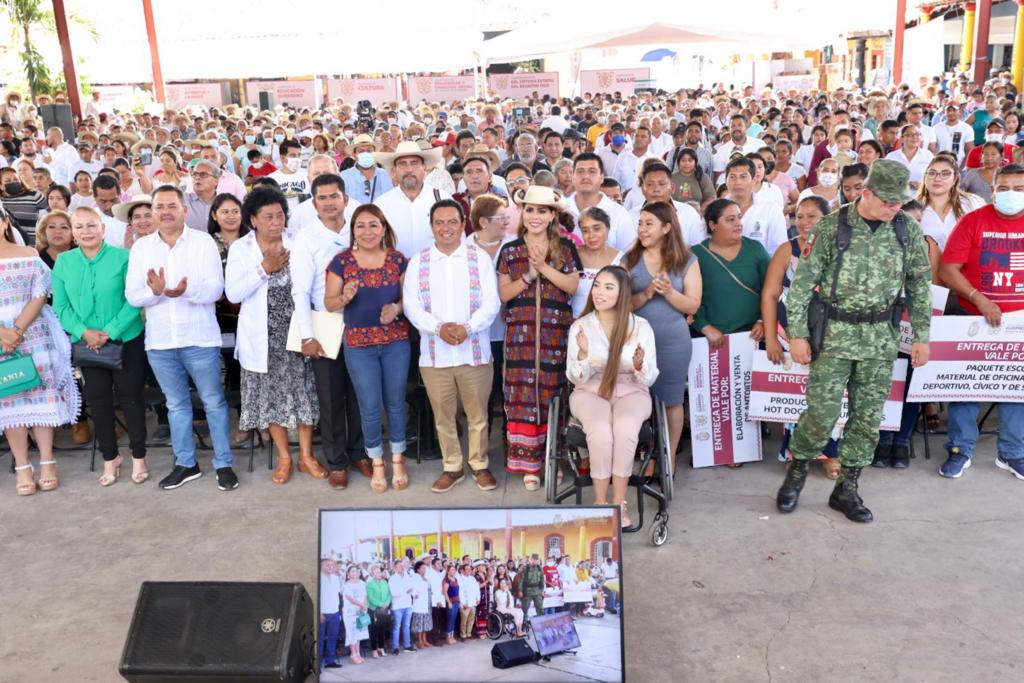Cumple Evelyn Salgado y regresa a San Miguel Totolapan con todos los programas de atención social y bienestar