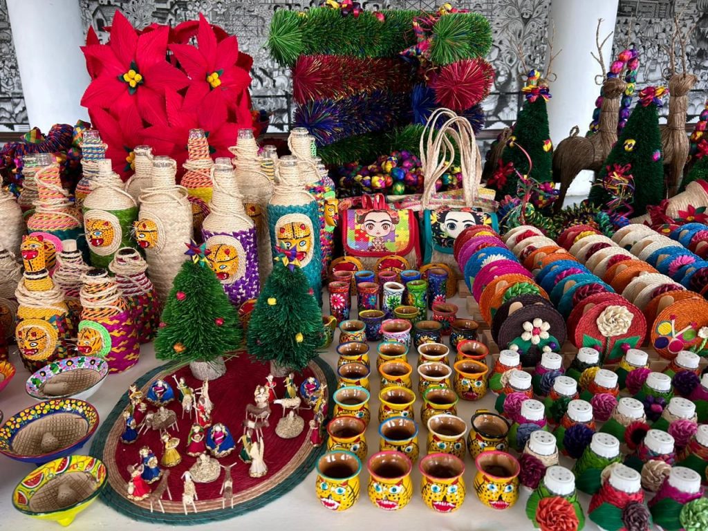 Encuentro Artesanal Guerrerense con venta de productos en el Auditorio Sentimientos de la Nación de Chilpancingo