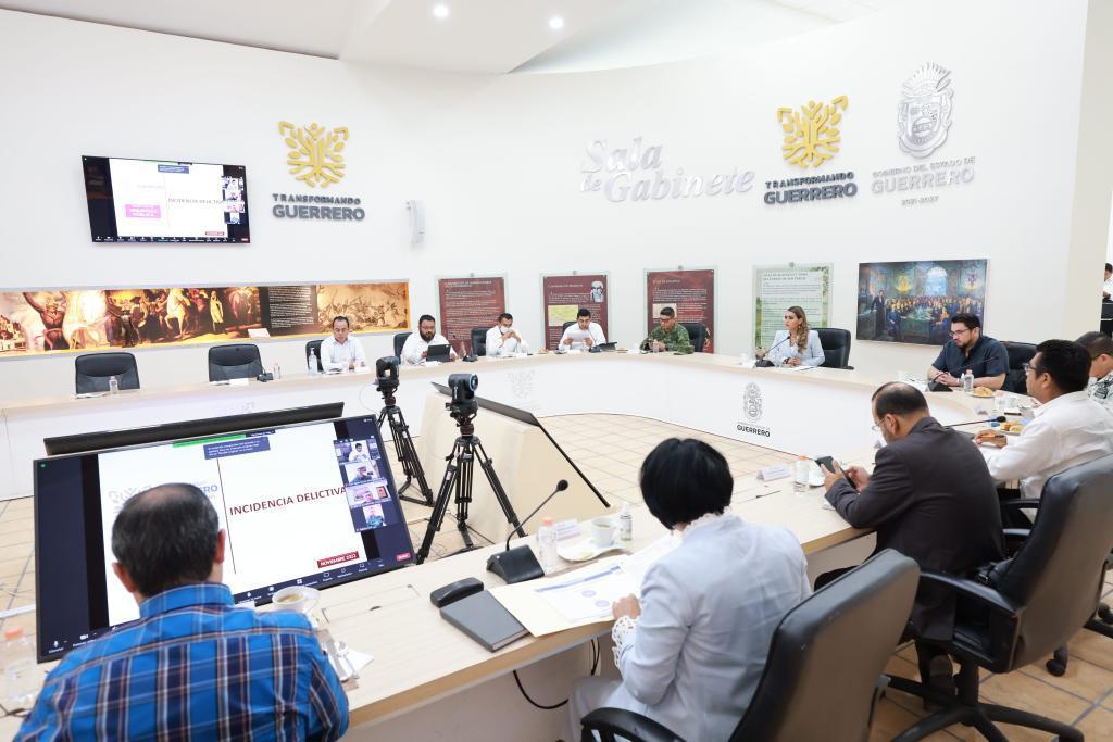 Refuerzan gobernadora Evelyn Salgado coordinación y operativo de seguridad con vigilancia en carreteras y zonas de mayor afluencia de visitantes en Guerrero