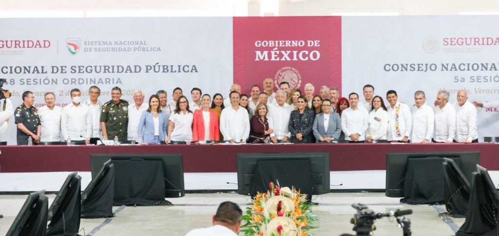 Asiste Evelyn Salgado a la sesión del Consejo Nacional de Seguridad Pública y de Protección Civil encabezado por el presidente Andrés Manuel López Obrador en Veracruz
