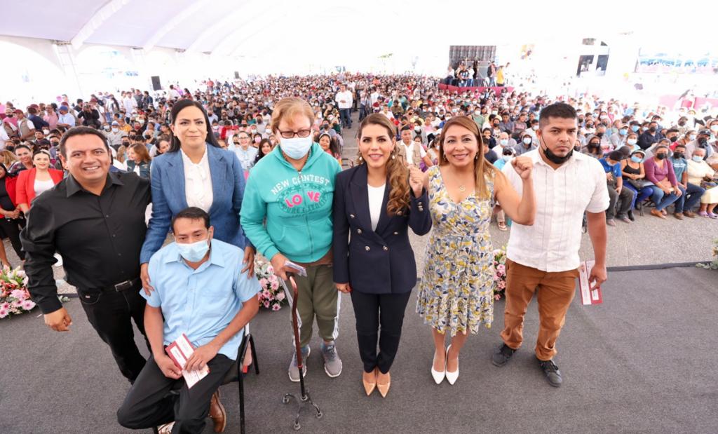 Encabeza Evelyn Salgado y Ariadna Montiel entrega de tarjetas de Programa de Pensión Universal para el Bienestar de Personas con Discapacidad en Guerrero