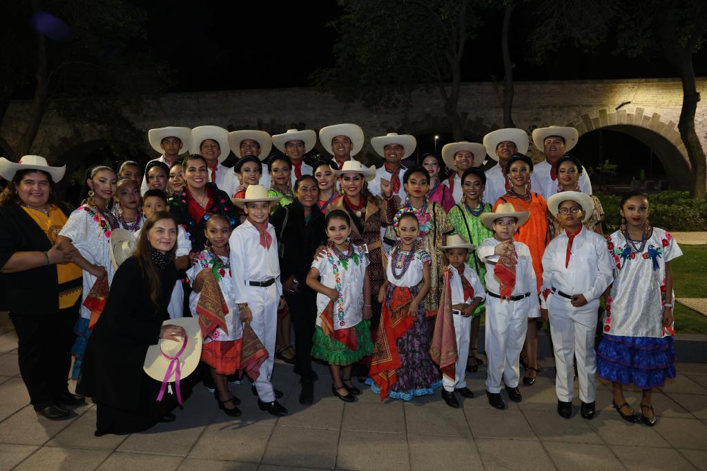 La cultura, la gastronomía, el arte popular y la música guerrerense llegó al Complejo Cultural de Los Pinos
