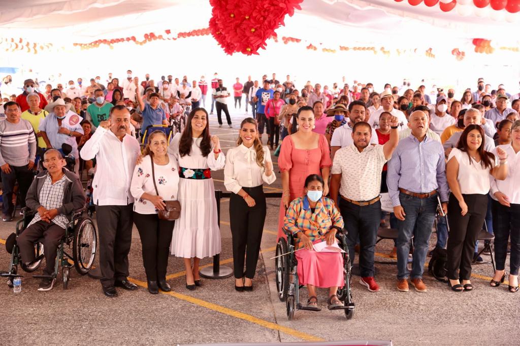 Llama Evelyn Salgado a seguir trabajando en territorio más que en escritorio con empatía y amor al prójimo
