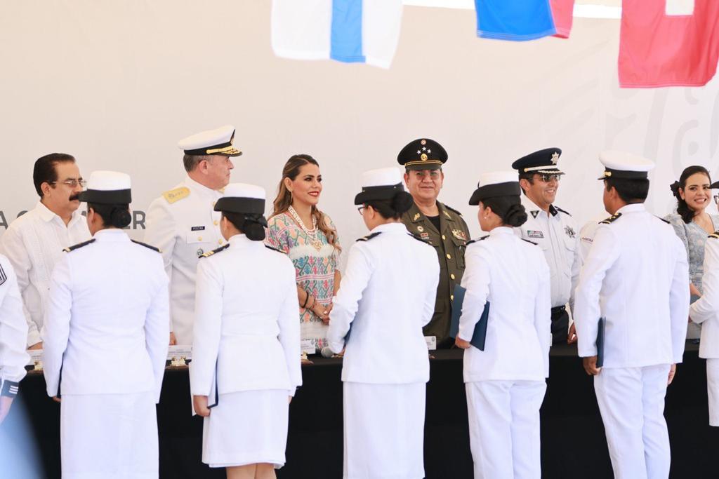 Asiste Evelyn Salgado a la ceremonia por el 109 Aniversario de la Gesta Heroica del Puerto de Veracruz