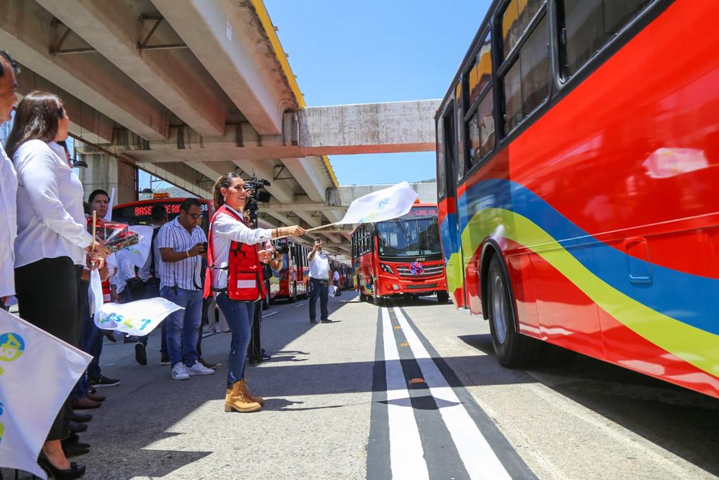 Da Evelyn Salgado banderazo a la incorporación de 25 unidades al SIT Acabús