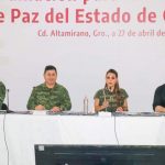 La gobernadora Evelyn Salgado Pineda, con mandos militares, navales y civiles, encabezó la sesión de la Mesa de Coordinación para la Construcción de la Paz