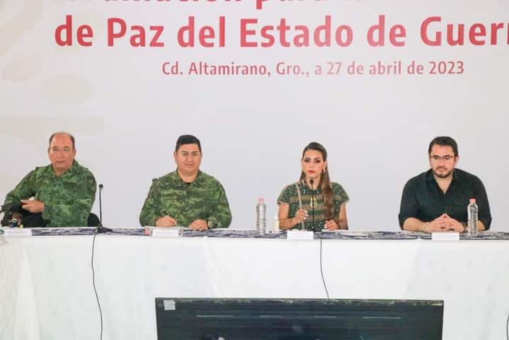 La gobernadora Evelyn Salgado Pineda, con mandos militares, navales y civiles, encabezó la sesión de la Mesa de Coordinación para la Construcción de la Paz