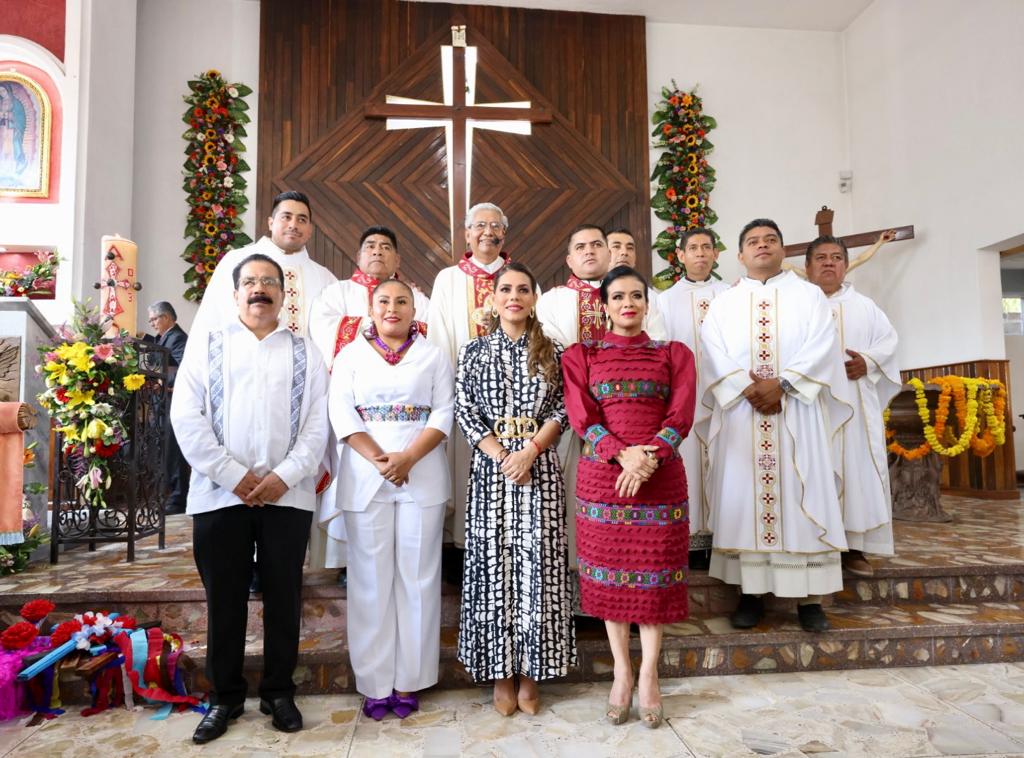 Conmemora Evelyn Salgado el Día de la Santa Cruz con vecinos de Chilpancingo