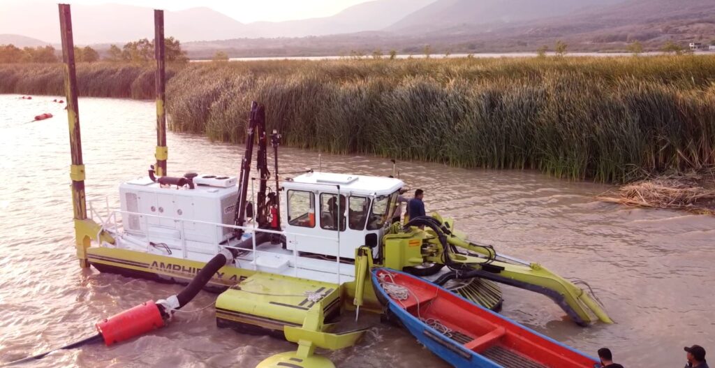 Siguen los trabajos de dragado en la laguna de Tuxpan con el apoyo del estado