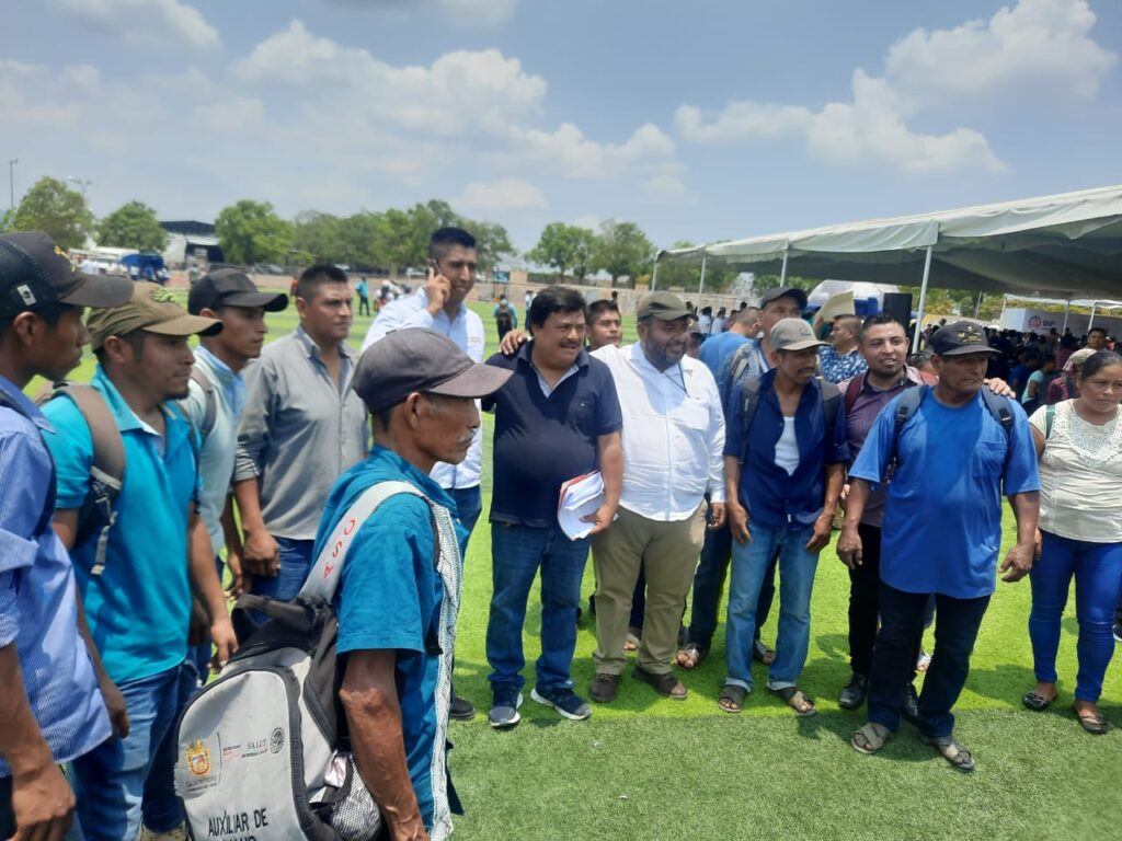 Atienden a pueblos de la sierra y acuerdan trabajar en la pacificación de la zona