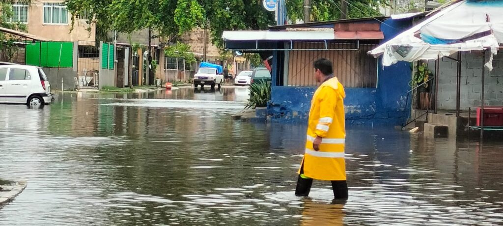 Gobierno de Guerrero atendió reportes de daños por huracán Beatriz, se registraron afectaciones menores