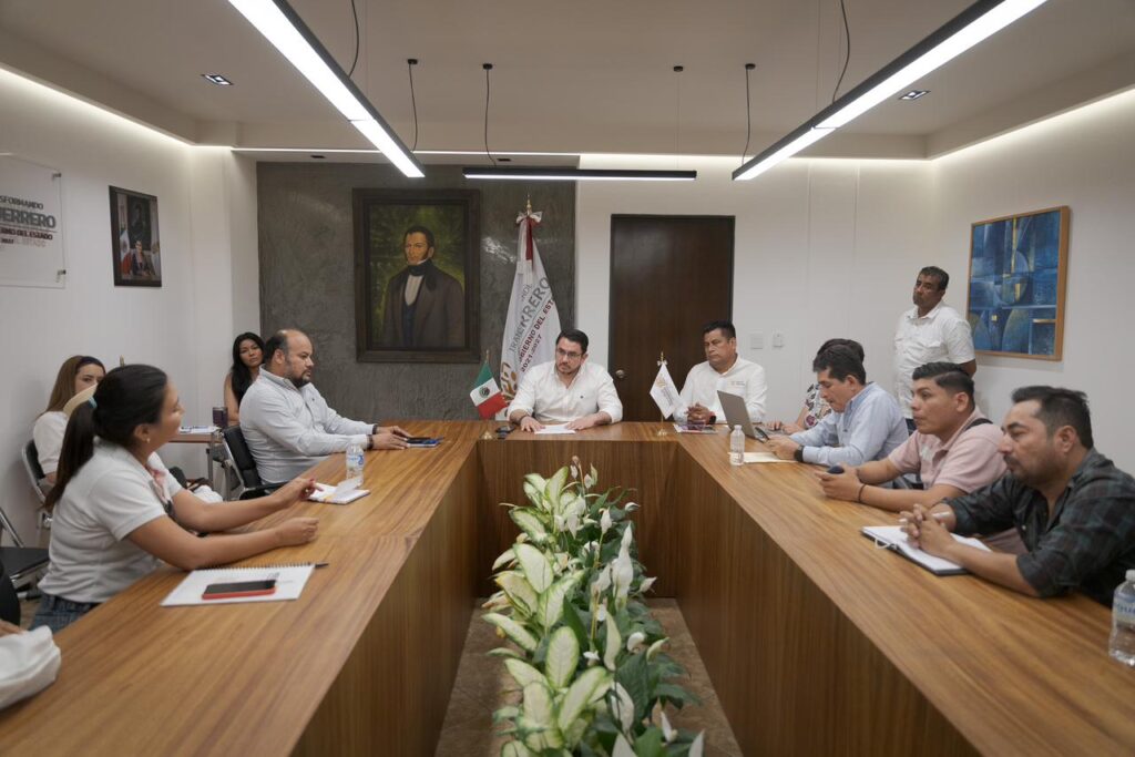 Llama Reynoso Núñez a mantener la institucionalidad del sector educativo