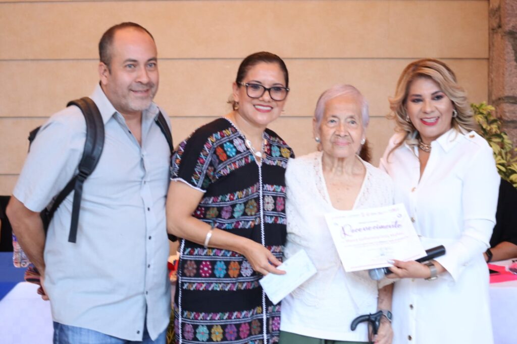 Premian a ganadores del concurso de Joyería por el Día del Platero 2023