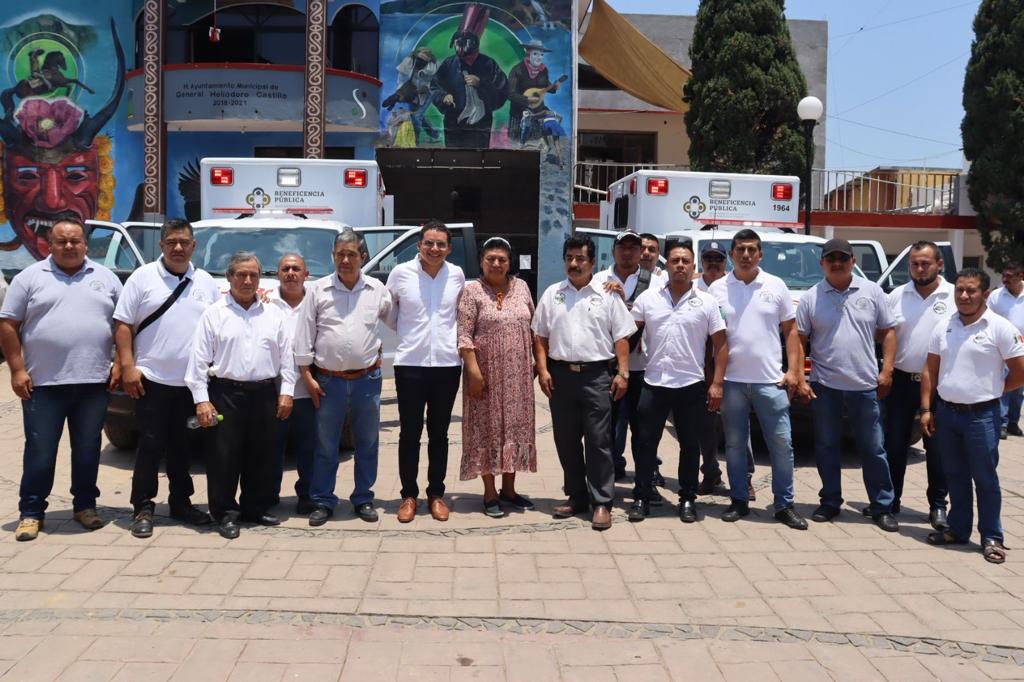 Recibe la Sierra de Guerrero dos ambulancias de Urgencias Básicas en beneficio de más de 50 mil habitantes