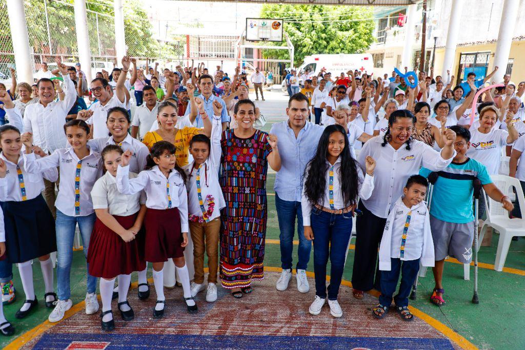 Se benefician 81 planteles educativos de Tecpan con el programa alimentario del DIF Guerrero.