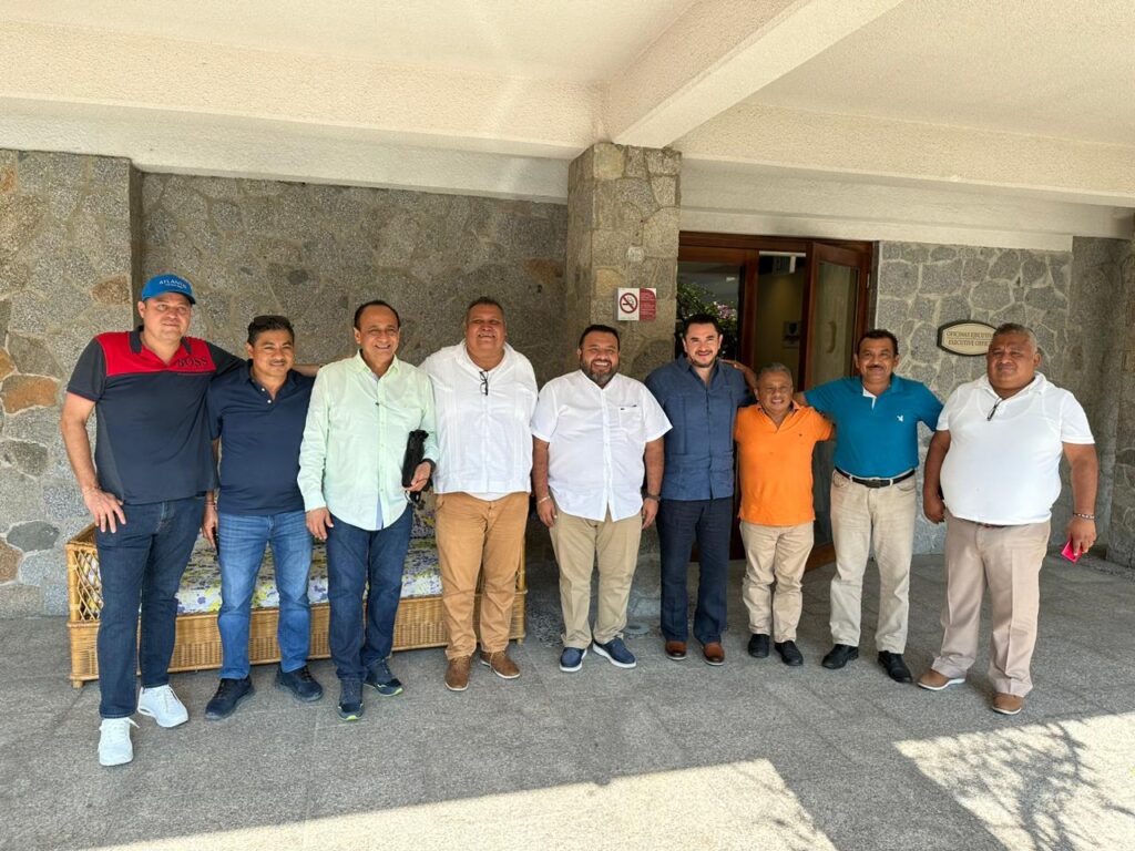 Se reúne el secretario de Gobierno Ludwig Reynoso con líderes transportistas en Acapulco