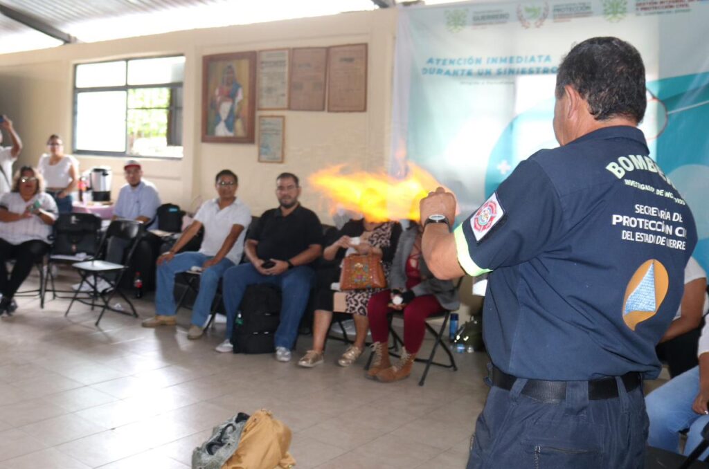 Capacitan a comunicadores de Chilpancingo, para prevenir incidentes durante coberturas informativas de emergencias o desastres