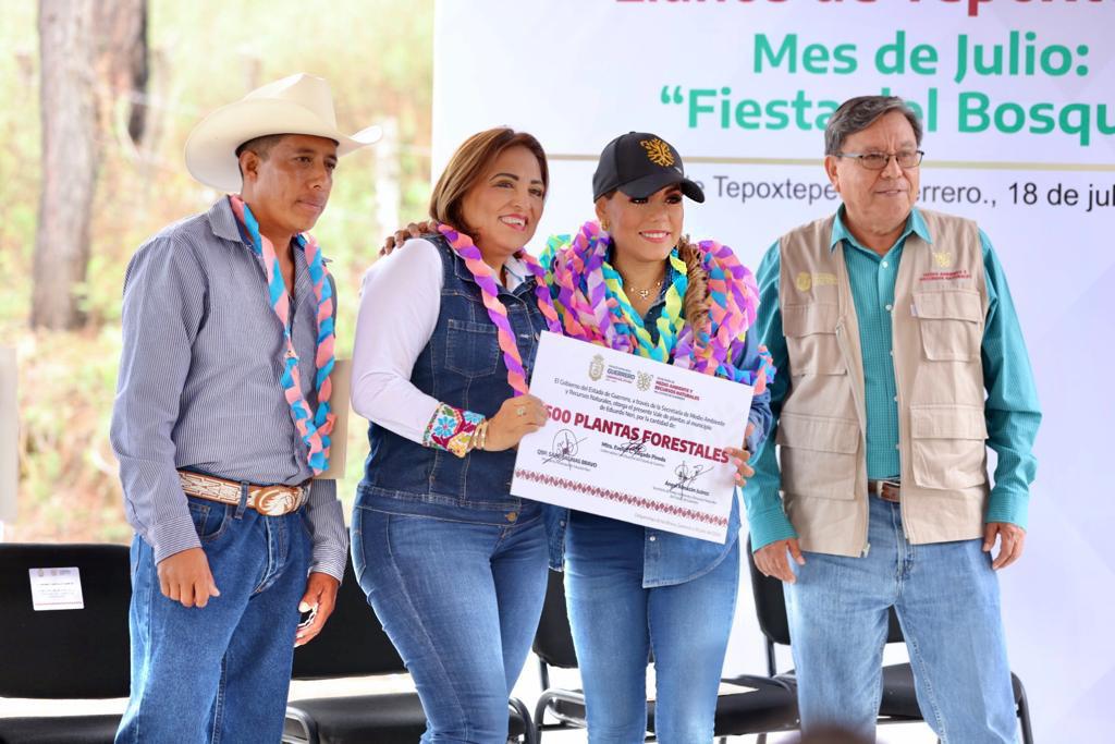 Encabeza Evelyn Salgado actividad de reforestación en Llanos de Tepoxtepec