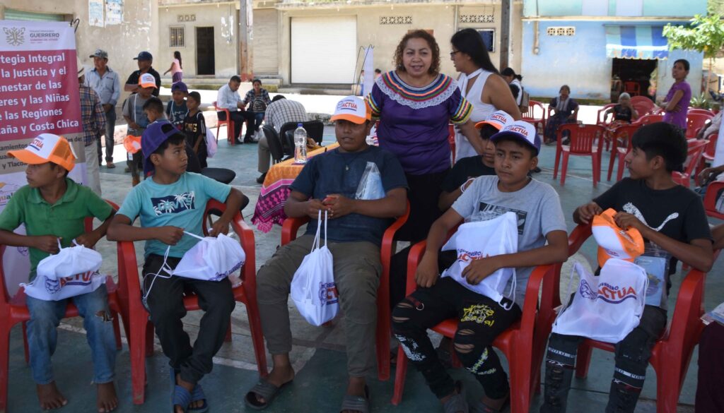 Imparten la CDHEG y la SEMUJER taller Voces de la Infancia a niñas y niños de Jicayán del Tovar, de Tlacoachistlahuaca