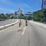 Personal de CICAEG realiza labores de bacheo en la avenida Escénica de Acapulco