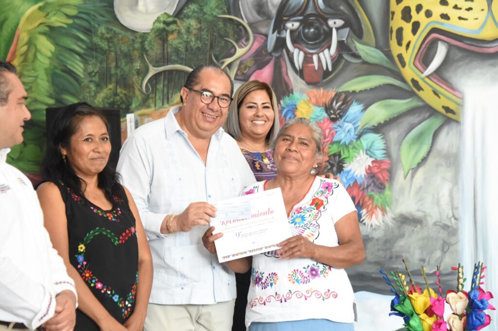 Premian artesanas y artesanos ganadores del Noveno Concurso de Tejido y Torcido de Palma, Hoja de Maíz, Carrizo y Textiles de Chilapa
