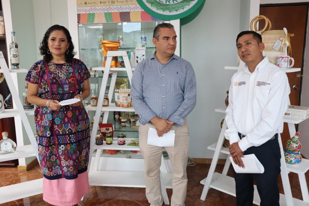 Anuncia SEFODECO convocatorias para artesanos, mezcaleros  y agroindustriales, con un monto de 6 millones de pesos