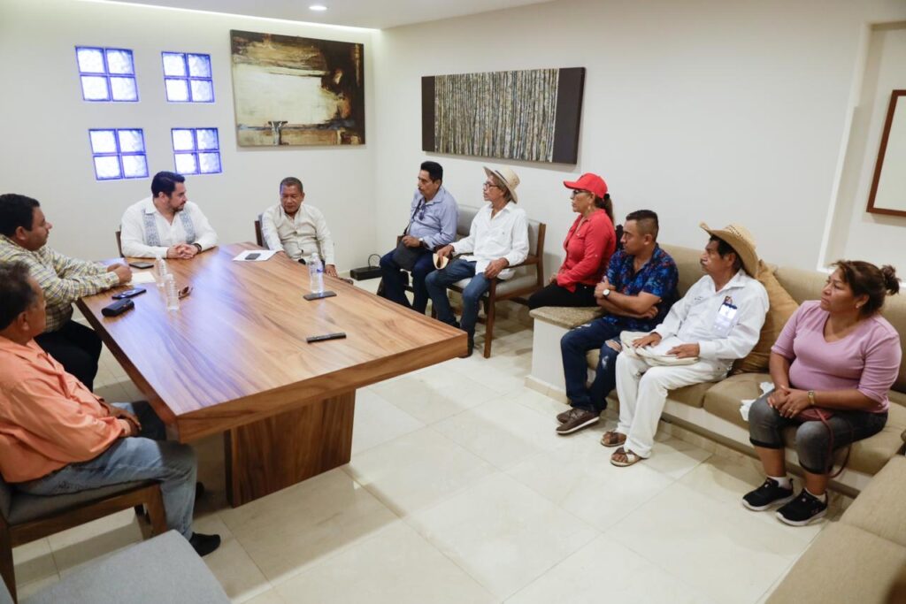 Atiende SGG a campesinos ex braceros que bloqueaban avenidas en Acapulco