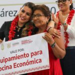 Cumple su palabra Evelyn Salgado y entrega apoyos a locatarios del Mercado Central de Acapulco