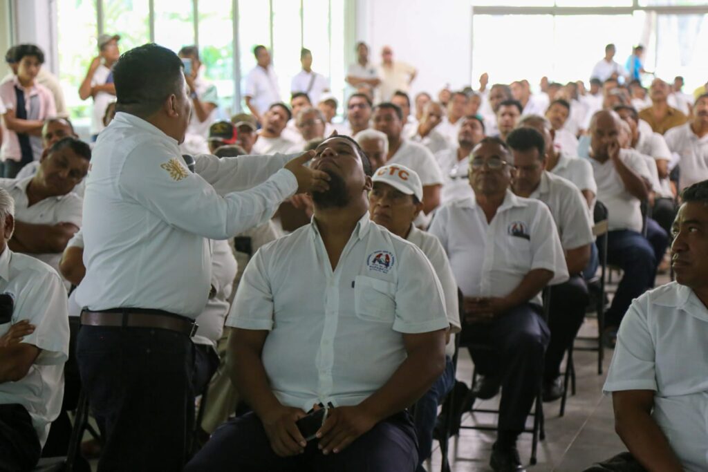 Impulsa Evelyn Salgado capacitación de choferes en materia de atención a emergencias y primeros auxilios