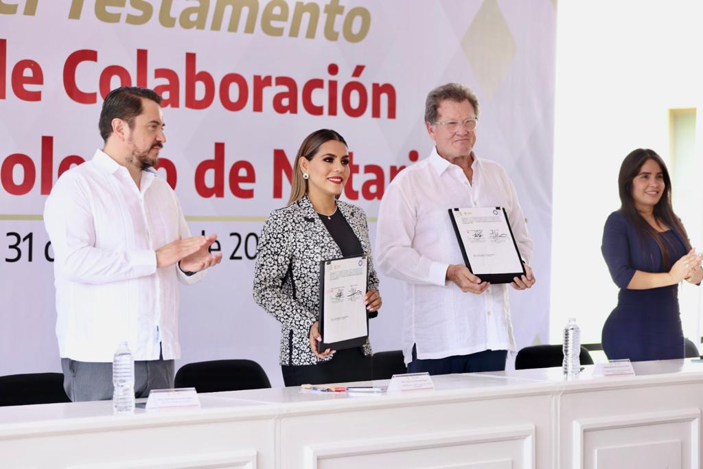 Firma Evelyn Salgado convenio con Notarios para dar arranque a la jornada de “Septiembre mes del Testamento”