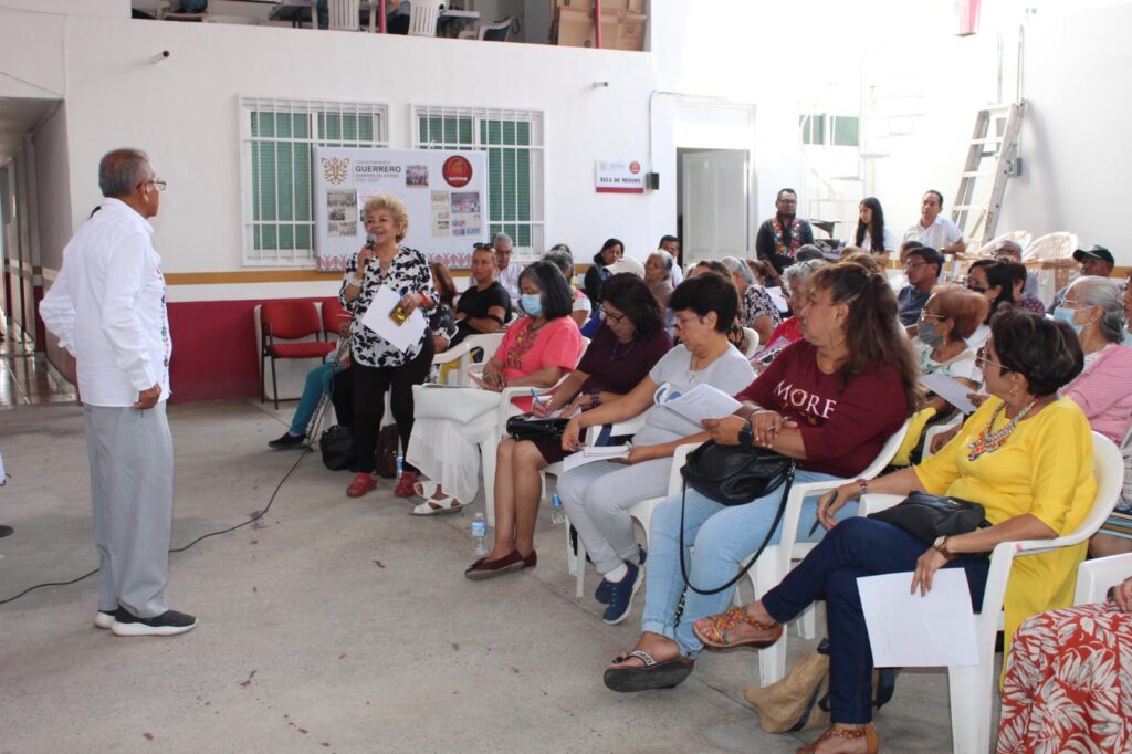 Brinda IGATIPAM conferencia a adultos mayores para conocer más sobre el Testamento