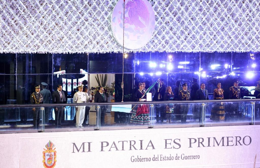 Da gobernadora Evelyn Salgado el Grito de Independencia en la Casa del Pueblo con miles de guerrerenses