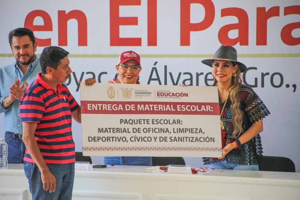 Encabeza Evelyn Salgado Feria de Servicios Integrales en la comunidad de El Paraíso